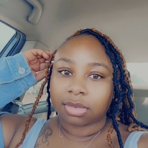 Meet your Posher, Brittney